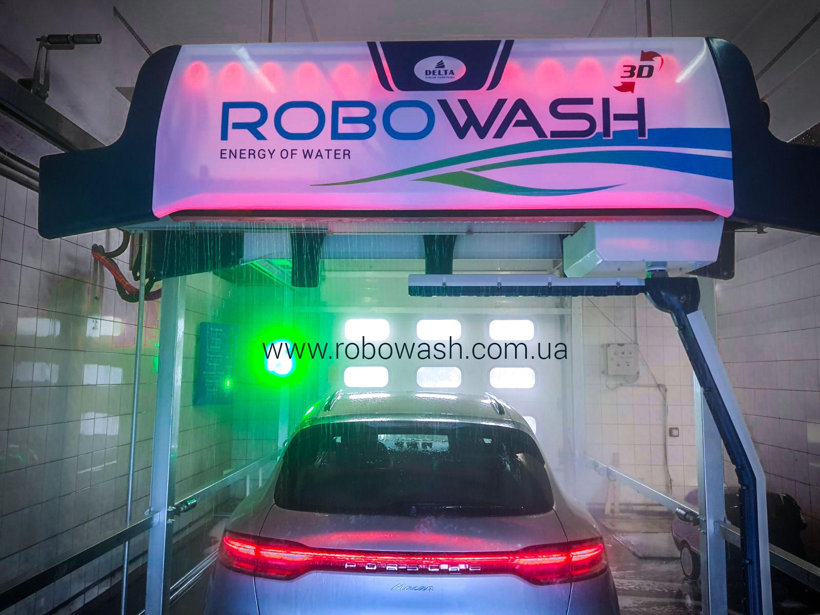 Автоматическая бесконтактная робот мойка RoboWash Львов ул. Дж.Вашингтона 8 (автосалоны Mercedes-Benz и Porsche Center)